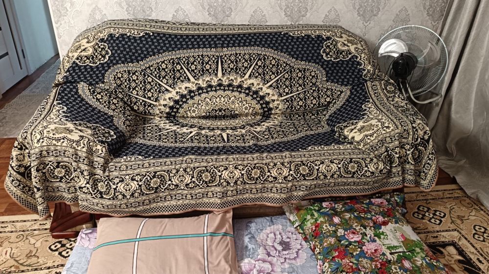 Два дивана и кресло