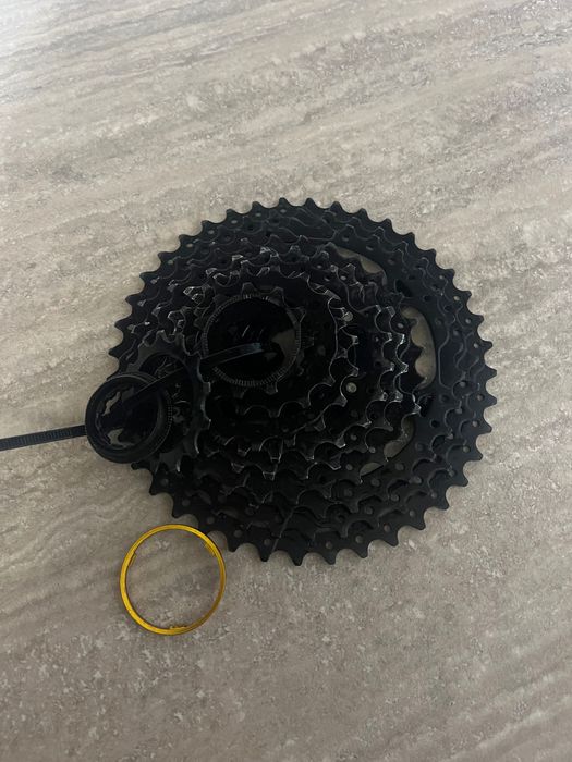 Vând diferite piese de bicicletă