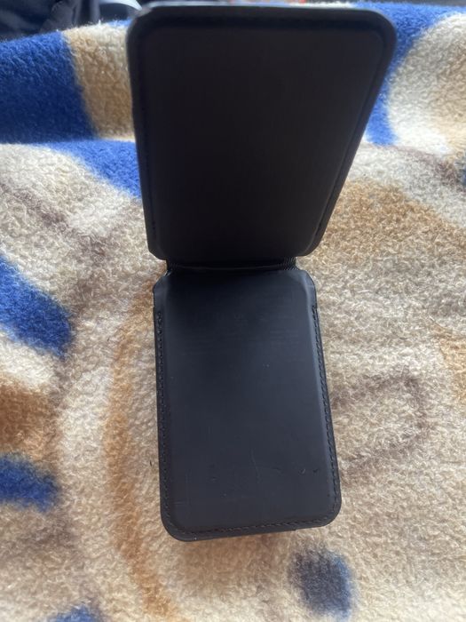 Portofel ESR Geo MagSafe cu suport și Find My – Negru Midnight