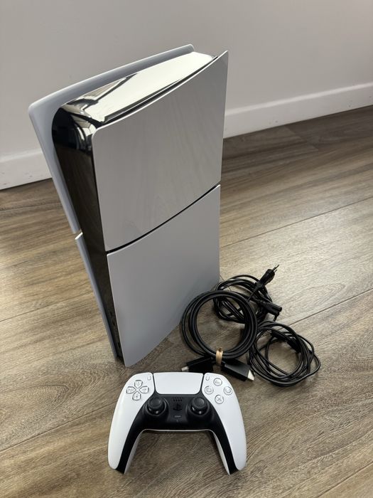 PlayStation 5 Slim Digital + 1 maneta