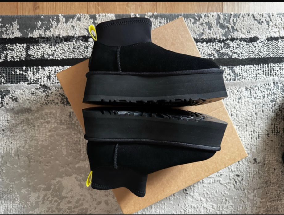 Ghete noi UGG cu eticheta