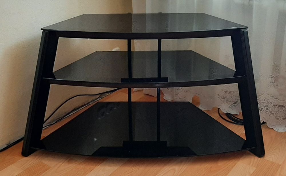 Тумба стеклянная под аппаратуру