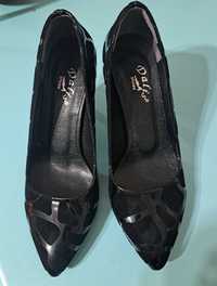 Класически официални дамски обувки, черни - лак, размер 35, нови