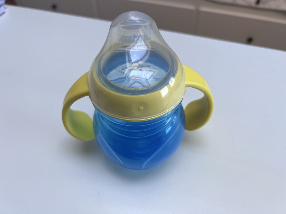 Cană Tommee Tippee nefolosita– duză silicon moale, anti-vărsare