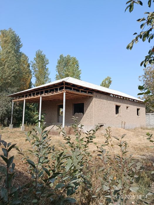 Янги Тошкентга якин жойда 5 хонали янги участка срочно сотилади