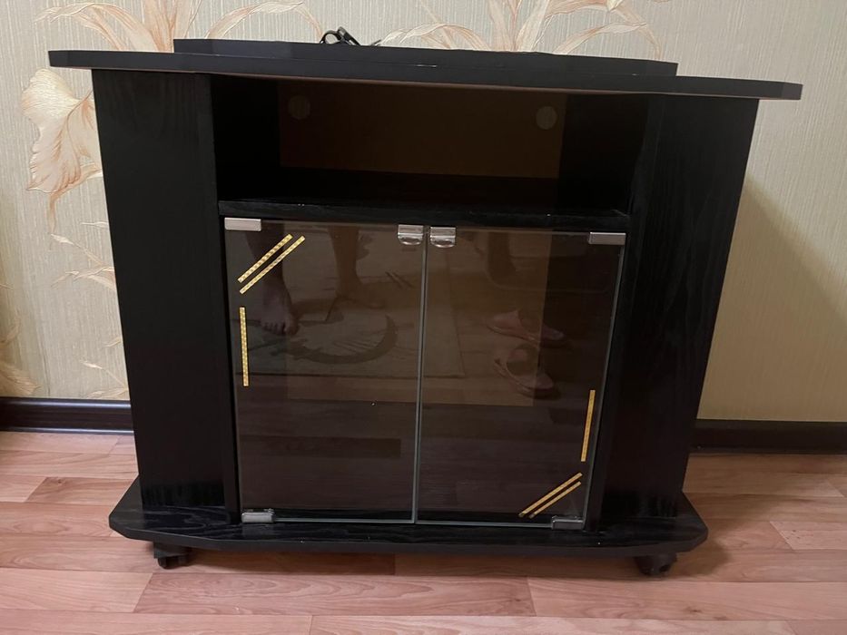 Продам тумбу под тв и комп стол