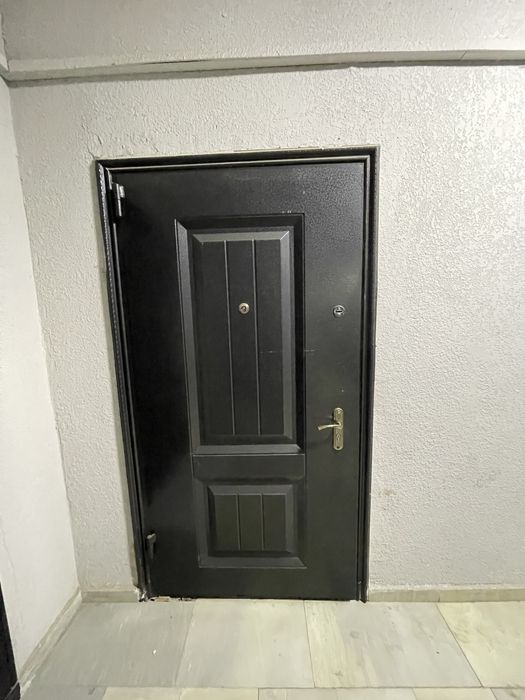 Продается входная дверь