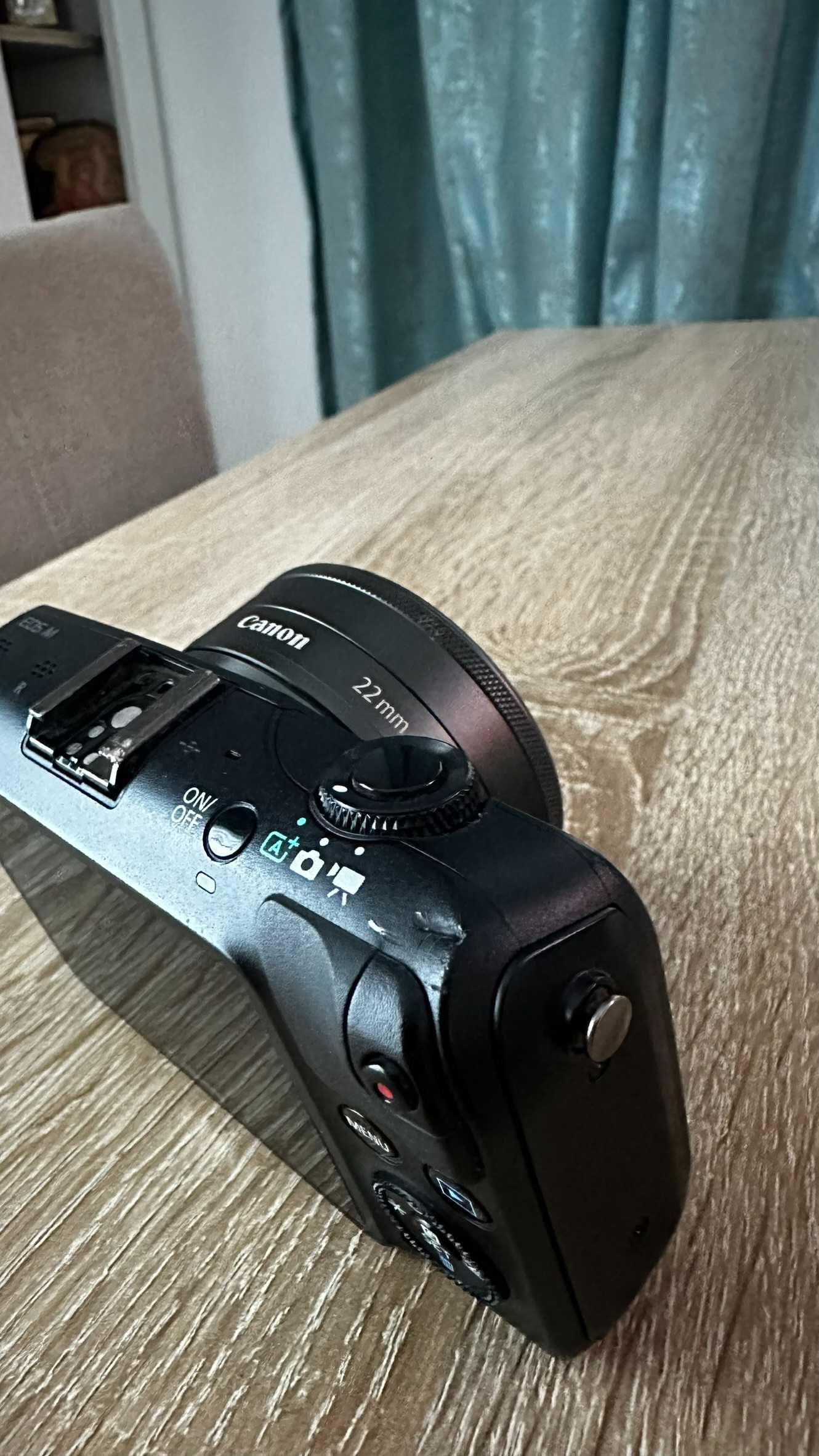 Canon EOS M + Obiectiv Canon 22mm EF-M 1:2 STM aparat foto mirrorless