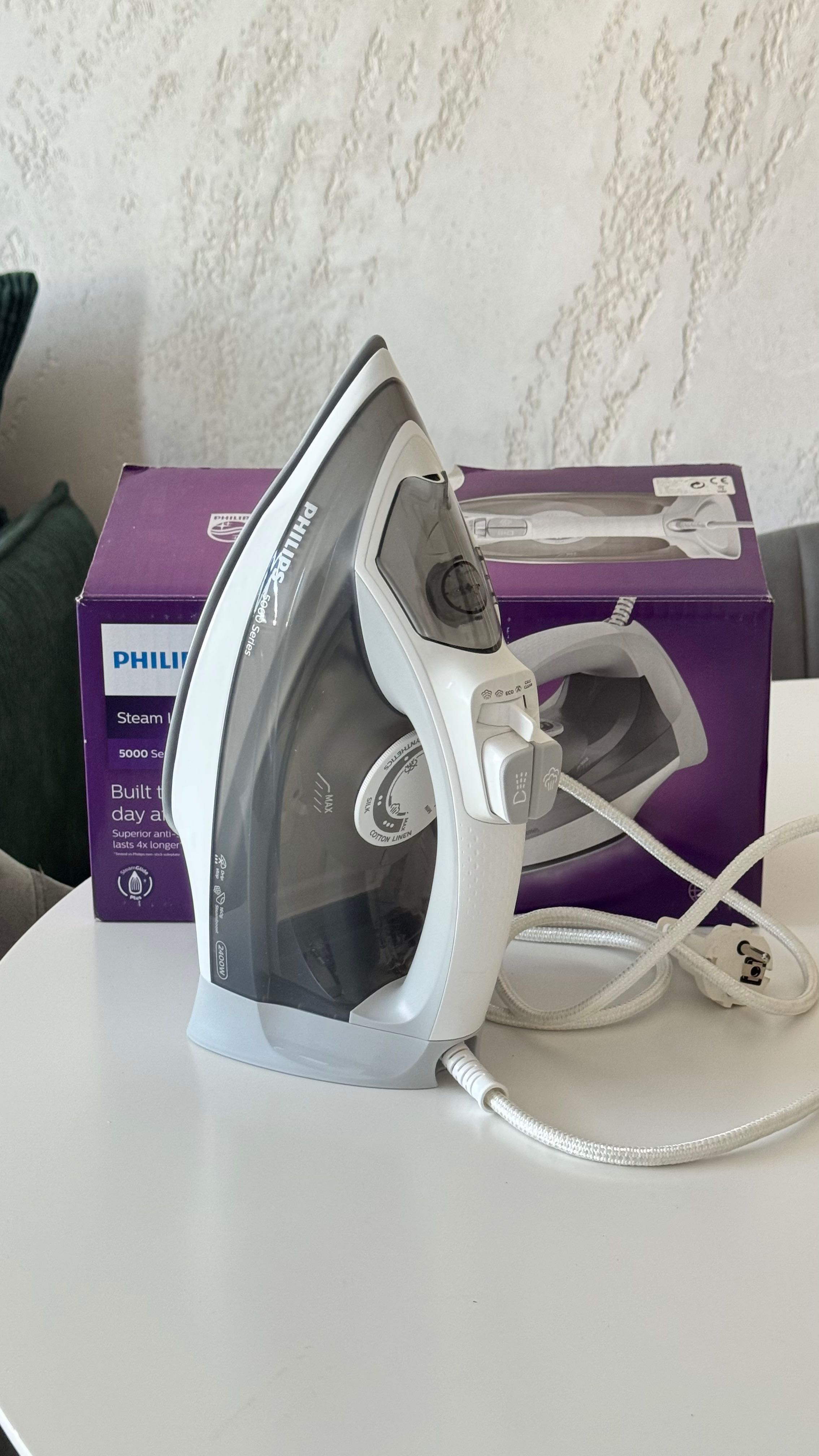 Парна ютия Philips Series 5000 (SteamGlide Plus, ~2400 W)