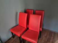 Vand 4 scaune rosii si 4 scaune negre de luat masa