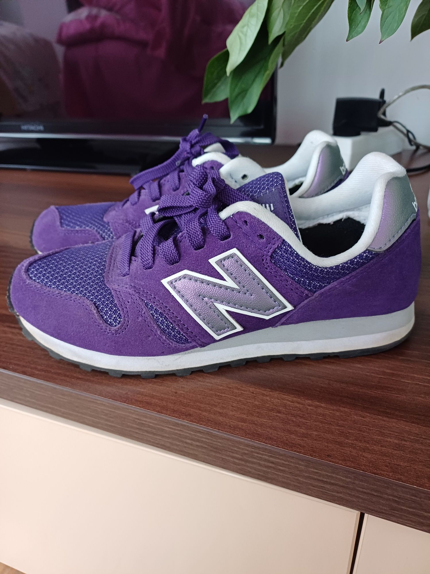 Vând adidas dama New Balance  mov