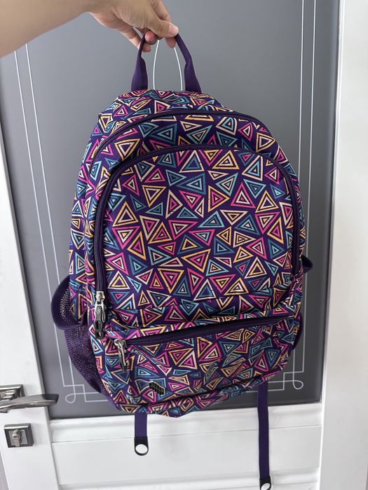 Рюкзак школьный в идеальном состояний