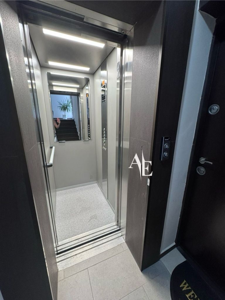 Продава се Тристаен апартамент в Плевен, Дружба 1 - 93 кв.м за 1592 €/кв.м - Снимка #11