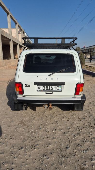 moshina niva 4eshiklik xamma navrotlari bor olib xaydash kerak