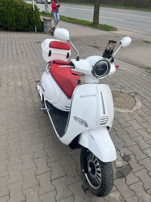 Scuter 125 cm3 Kuba Briiliant alb 2024 bord digital portbagaj Glovo