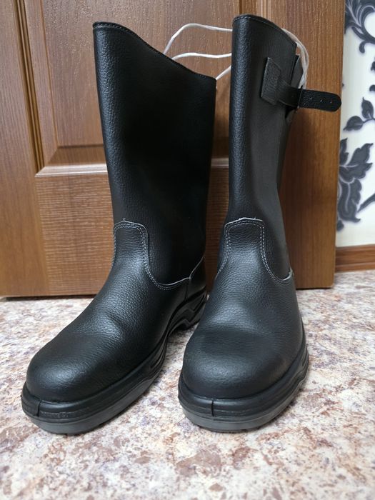 Продаю рабочии кожанные сапоги