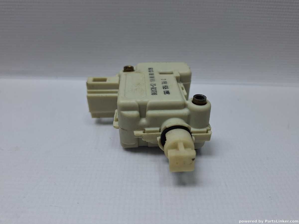 Actuator inchidere centralizata VOLKSWAGEN POLO (9N_) 2003 3B0959781C