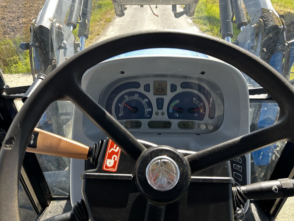 Tractor New Holland T5050 100 cp cu încărcător frontal