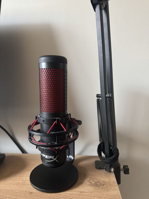 Микрофон HyperX Quadcast с кранштейном
