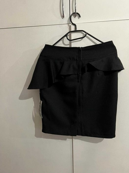 Fusta dama neagra cu volane marimea M 40 marca HLN noua, cu eticheta