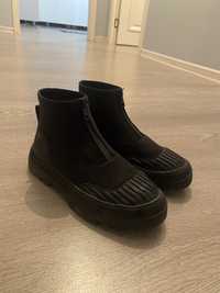 Обувь от ZARA , размер 32 , в идеальном состоянии