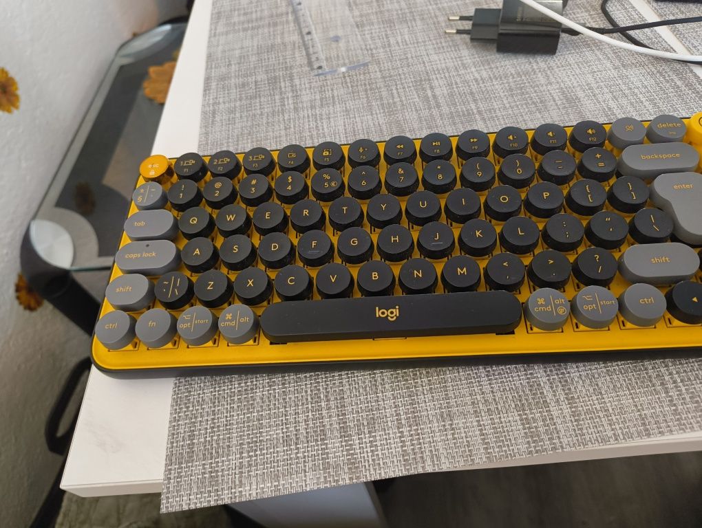 Logitech POP Keys и POP мишка