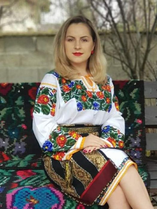 Cămăși populare (ie) cu mărgele