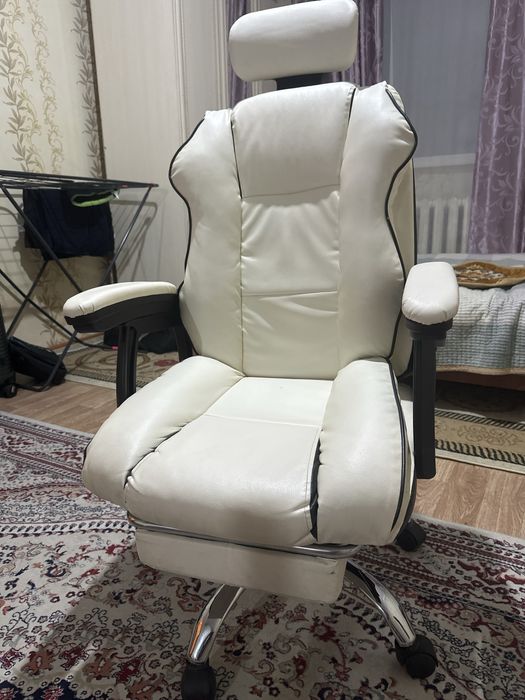 Офисное кресло мебель почти новый