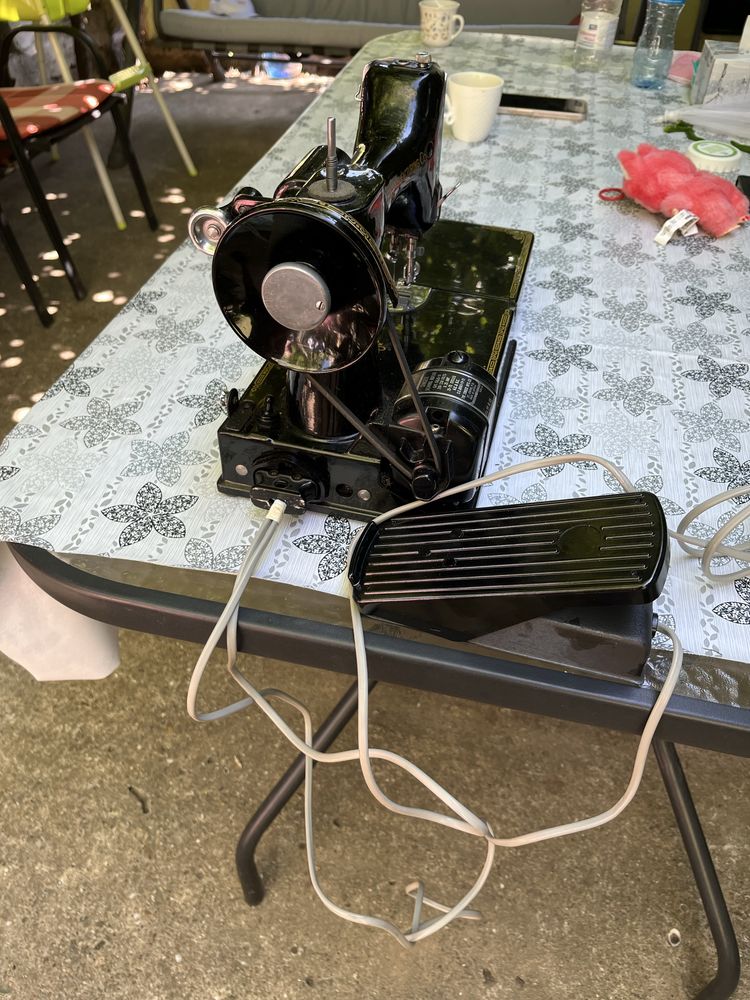Singer 222K шиеща машина антика