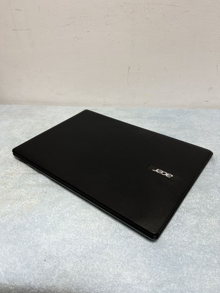 UltraSlim Acer Aspire ES 14-Intel N3050-4Gb-SSd-Wind 10-Ultraportabil