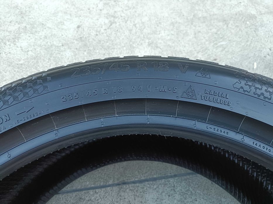 Doua anvelope de iarna 235 45 18 continental wintercontact TS870P