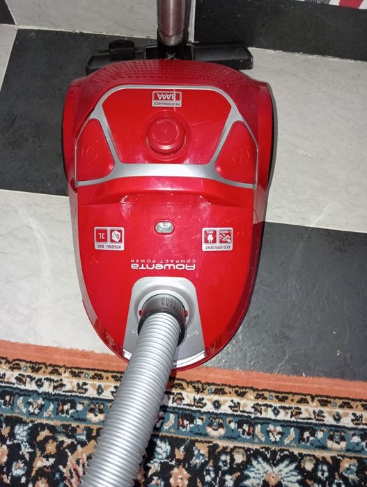 Продавам прахосмукачка rowenta