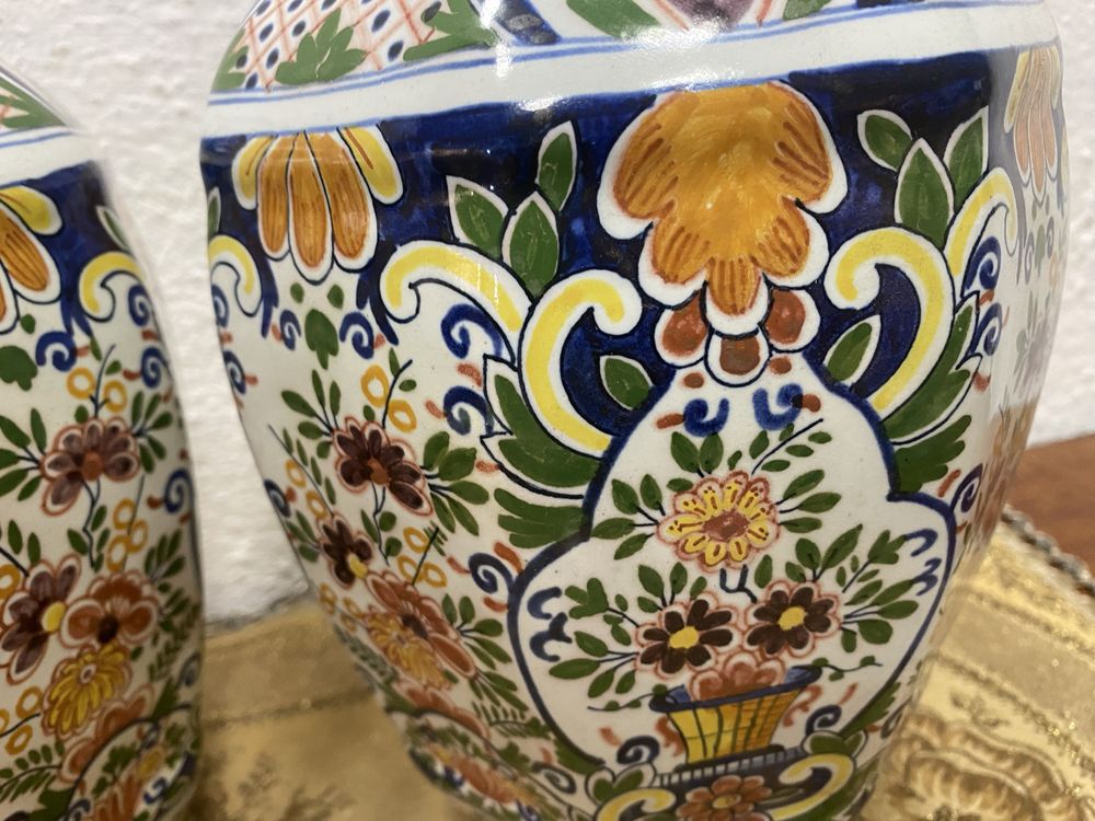 Френски порцеланови вази с маркировка