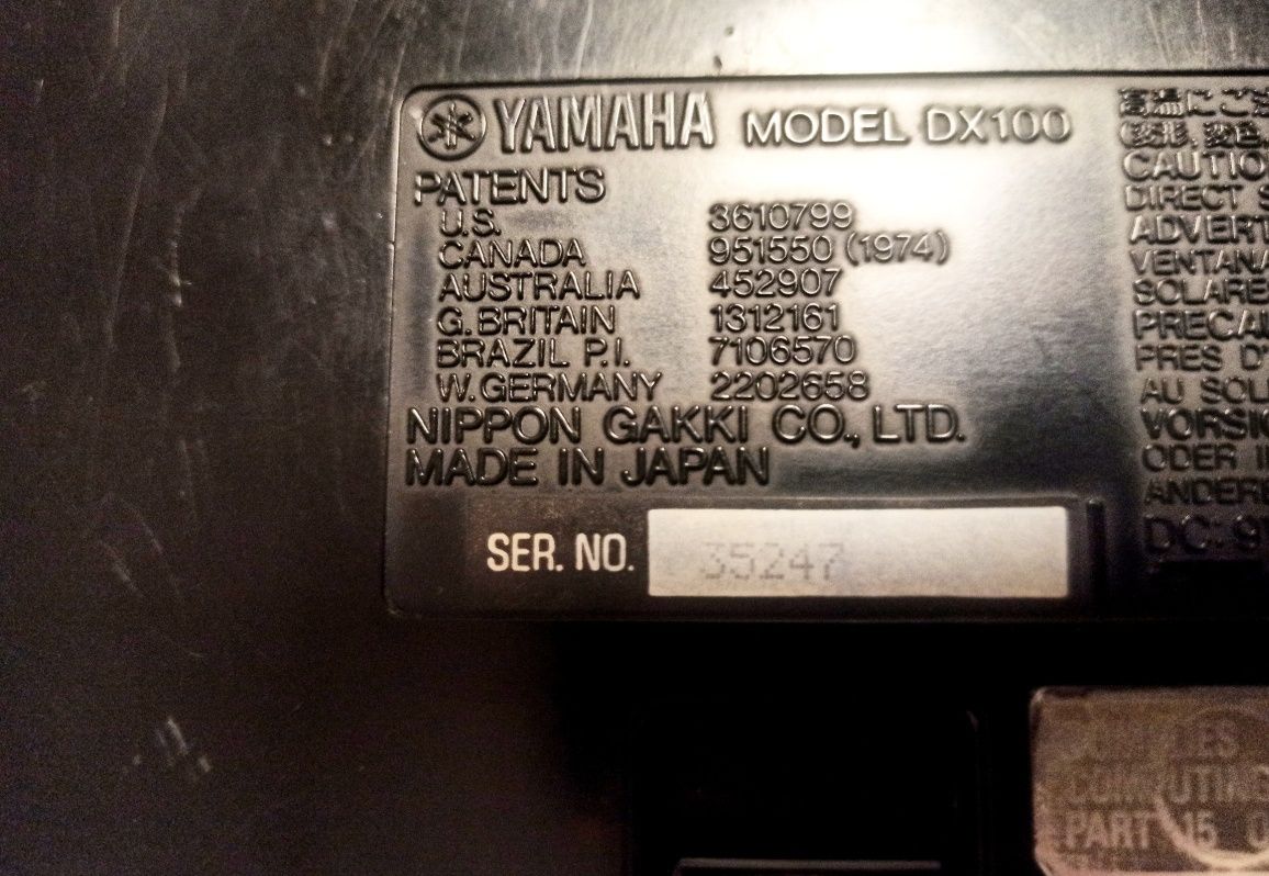 Yamaha DX 100 sotuvda made in Japan