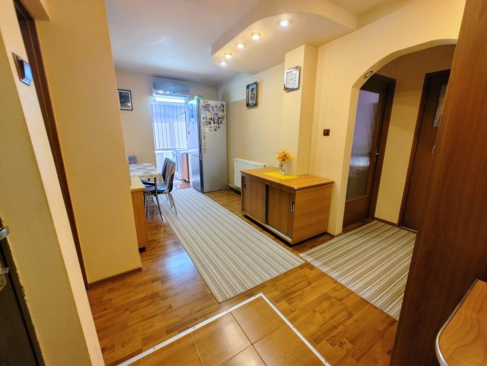 Proprietar vand apartament 2 camere, etaj 1, 50mp, decomandat TG JIU