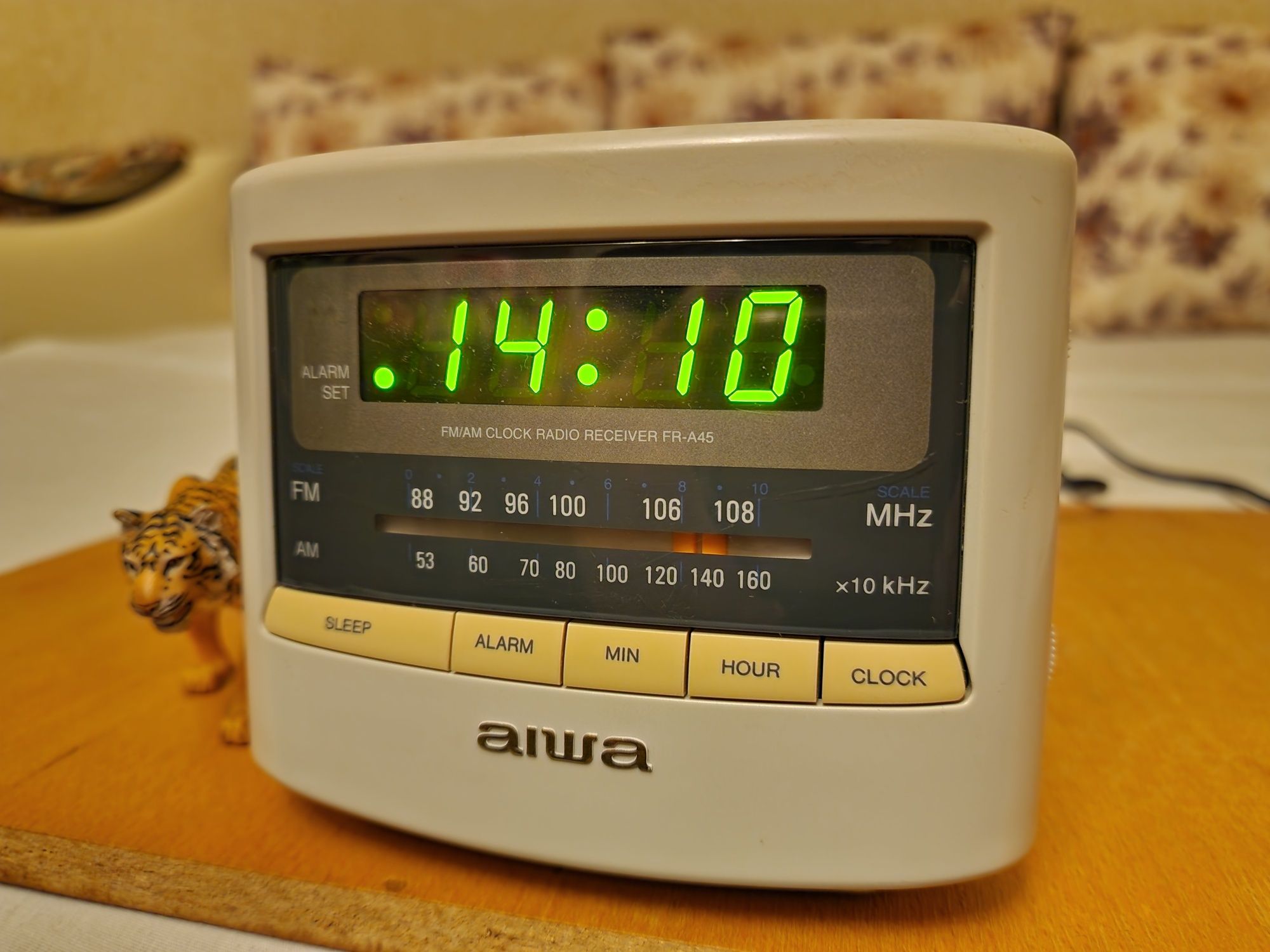 Aiwa FR-A45EZ. Radio clock de calitate. Din vremurile bune. Ca nou !