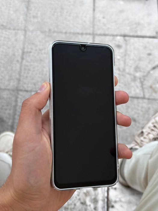 Samsung galaxy A16 8/256 ideal yengide ,1 oy ishlatdik,xolati yengi !