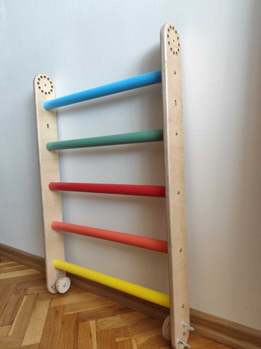 Модул на Пиклер, съвместим с Montessori шведска стена