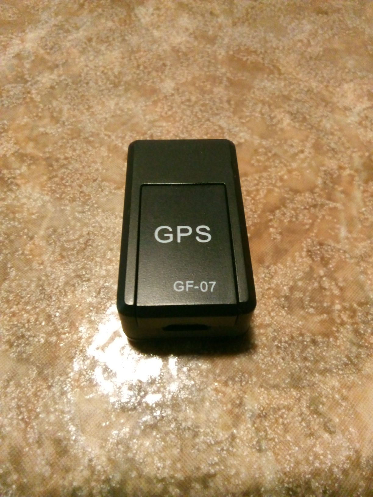 Продавам професионален мини GPS Tracker 1бр.