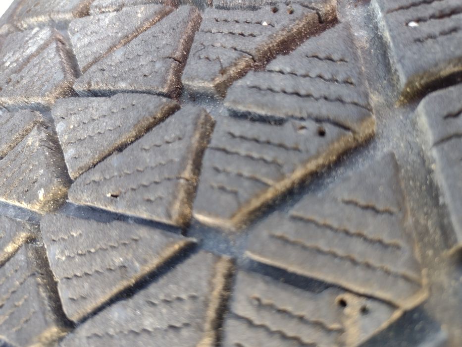 Bridgestone DMV-2.  4бр.205/80/16 дот1516