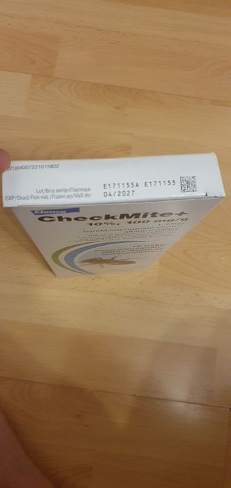 Vând 3 cutii Checkmite +  tratament varooa pentru albine