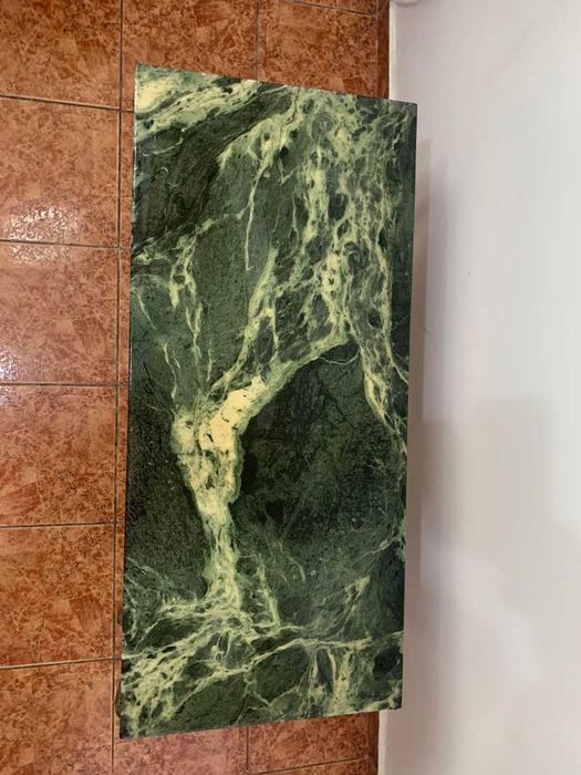 Masa decor living cu blat din marmura verde