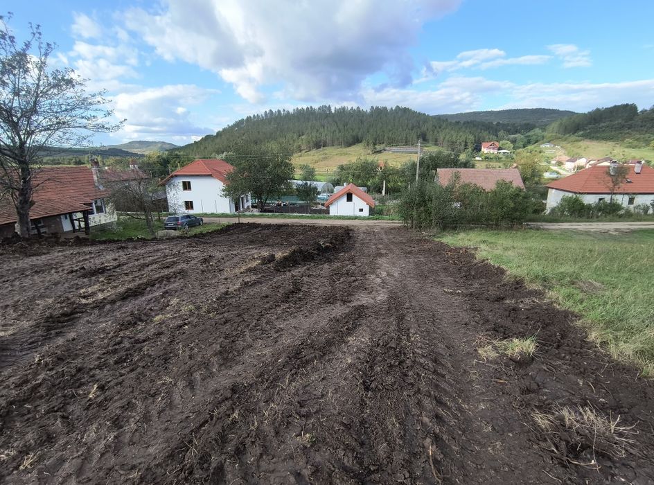 Vând teren intravilan