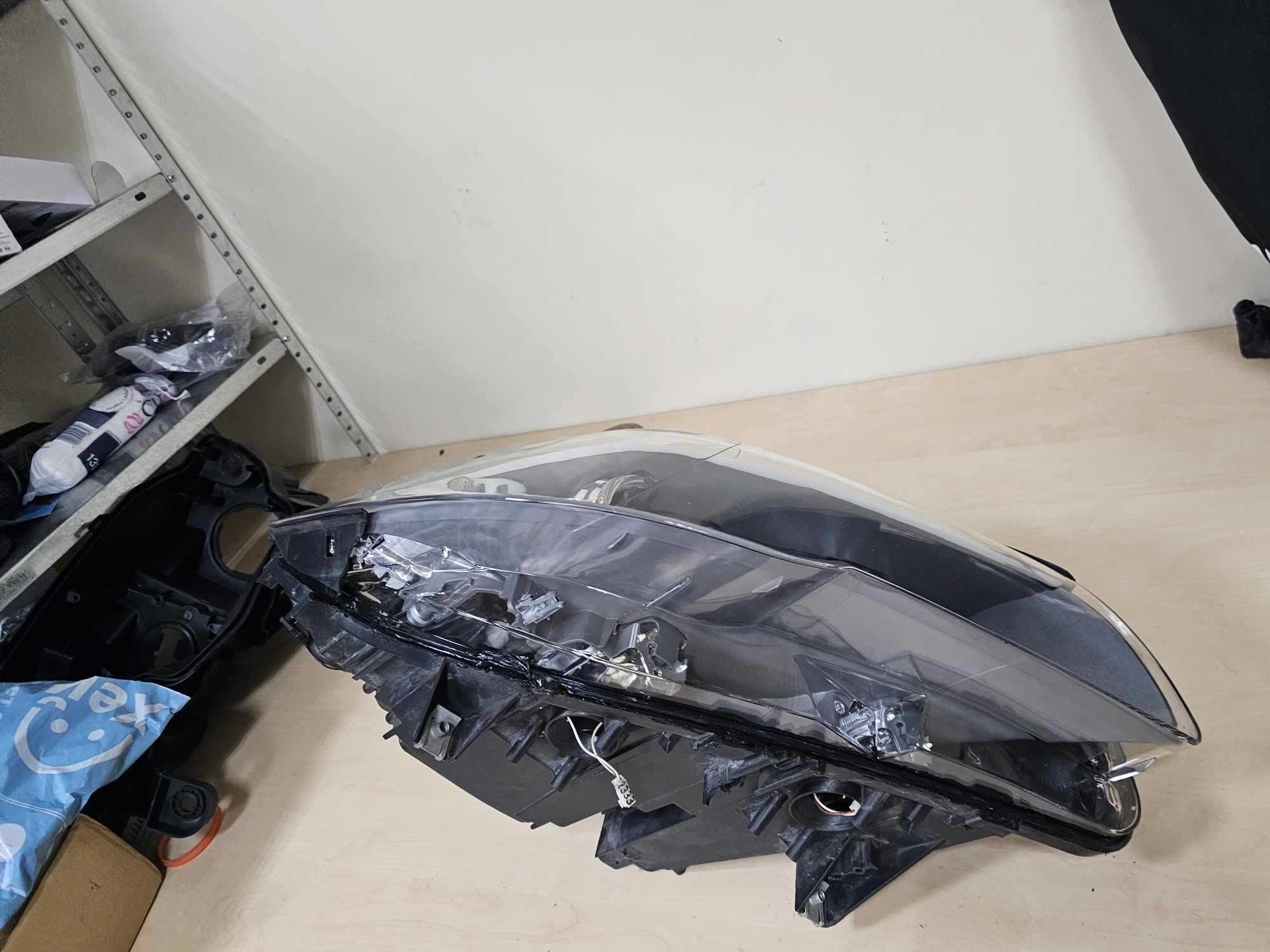 Десен фар BMW 5 F10 F11 незавиващ ксенон