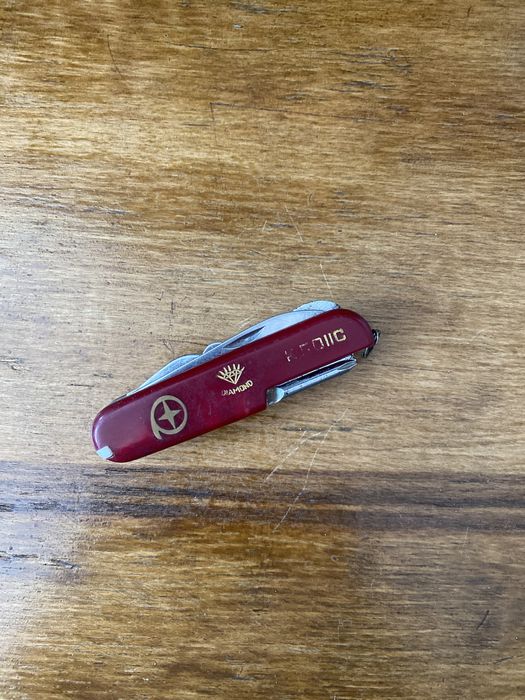 Suport pt. ustensile semineu sau umbrele ;Briceag multifuncțional