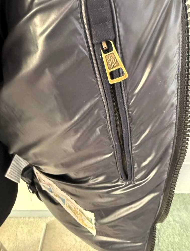 Vând geacă Moncler Montgenevre, NOUĂ și ORIGINALĂ, mărimea L