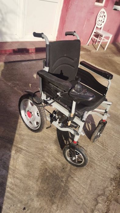 Cărucior electric, pentru persoane cu dizabilități