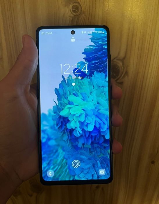 Samsung S20fe  сатылады срочно