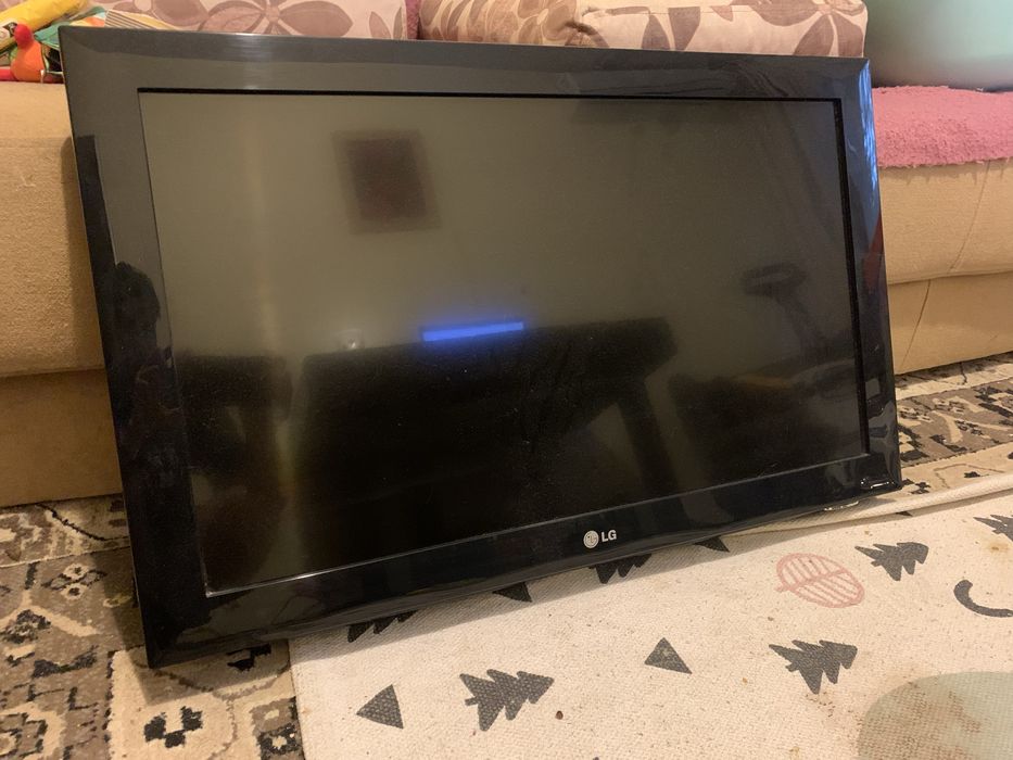TV pentru piese , display defect