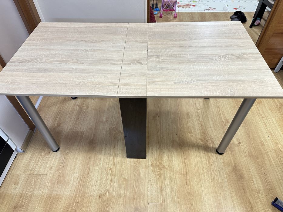 Сгъваема трапезна маса